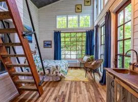 Treetop Hideaways: Dogwood Treehouse in Chattanooga