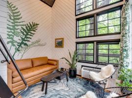 Treetop Hideaways: Wood Lily Treehouse in Chattanooga, hótel í Chattanooga