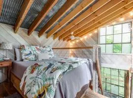 Treetop Hideaways: Luna Loft Treehouse