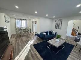 Spacious 3BR Entire Home in Waterloo, Pvt Fenced Backyard, Office Space, Family & Pets Friendly