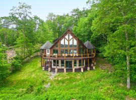 Lakeshine Chalet: Stunning View Hot Tub Fire Pit โรงแรมในแมคเฮนรี