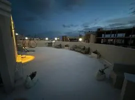 Sea View 1 Bedroom Apartment with 100m Terrace