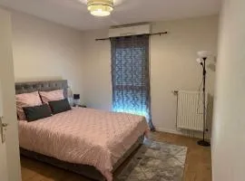 Apparemment confortable et lumineux