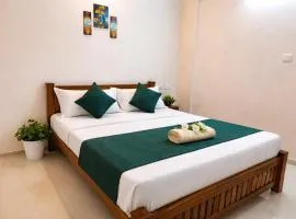 Sri Krishna Sannidhi Inn, Entire Flat 100m from Guruvayur Temple, East Nada