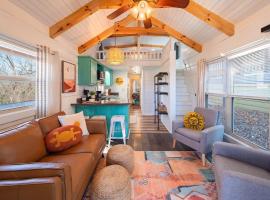 Sophie Cabin National Forest Tiny Cabin, Hotel in Chattanooga