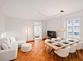 West Center 4 Bed Free Parking WiFi