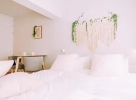 Chic Hakata Apartment Perfect for 2 Guests