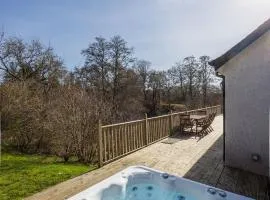 Ghillie's Cottage on the River Lochay