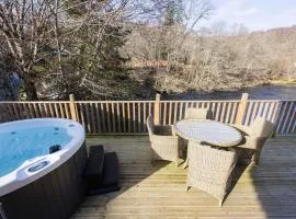 Otters Holt Riverside Retreat Hot Tub near Loch Tay