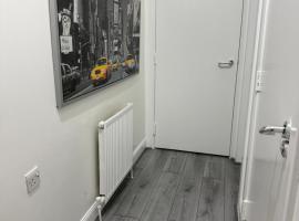Zikach Apartment Near to Glasgow Airport, hotel a Renfrew
