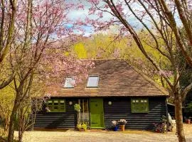 Orchard Barn next to Bewl Reservoir, Ticehurst