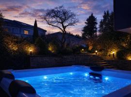 Ferienhaus Wintergarten für 8 Gäste und 2 Hunde in der Eifel mit toller Aussicht, Kamin und Garten, hotel u gradu Šlajden