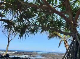 Garden Balcony • Walk to Beach + Kitchen