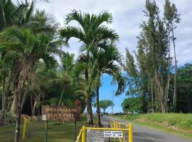 Oceanfront Views • Balcony + Top Hilo Location – hotel w mieście Hilo