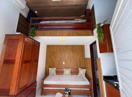 04 Mini casa pra 4 pessoas com ar perto da praia com garagem