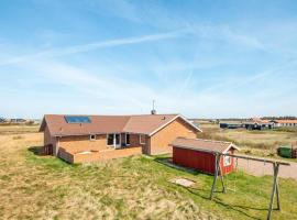 14 person holiday home in Harboøre, hotelli kohteessa Harboør