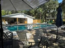 Easy Walk to the Beach with King Bed, Pool, and Bikes