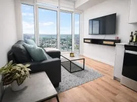 Home In The Clouds - Downtown Retreat - Gym, Free Parking