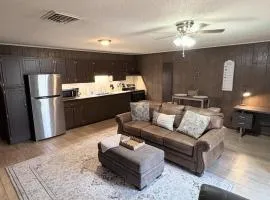 Rustic Retreat 1BR Near ULM, Airport, and Mall