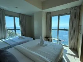 HomeMadeLuxury 180-Degree Seaview 1BR 2 Pools Next to Okada Airports MOA