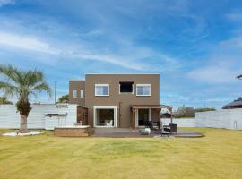 The Garden Villa 九十九里ー遊び充実の海近リゾート別荘を最大15名で一棟貸切, hotel i Shirako