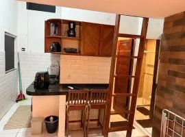 02 Mini casa pra 4 pessoas com ar e garagen perto da praia