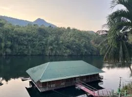 แพจิตรธาดาธารน้ำ