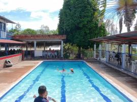 El Trapiche hospedaje y restaurante, hotel a Prado