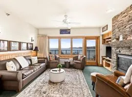 Panoramic Lake Views 1 BR King Suite & Whirlpool, Kitchen and Hot Tub