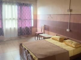 Vega tourist lodge, hotel sa Madikeri