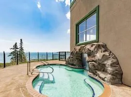 Panoramic Lake Views King Bed Studio, Whirlpool and Hot Tub
