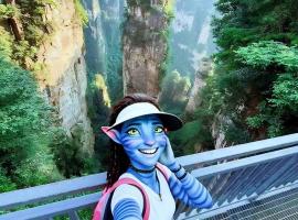 장자제에 위치한 호텔 Zhangjiajie JOY Hotel -New Hotel ,Avatar Mountain View, Walking Distance to the Middle Gate of Forest Park,Quite Entrance, Less Crowed & No Queue,Free well-prepared Breakfast,Free Self-Service Laundry & Drying, Attraction Tickets Serivce,Nice Host