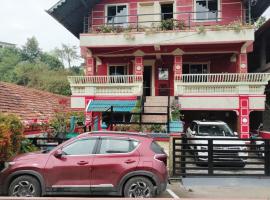 VAISHNAVI VILLA-Family Homestay-2km from bus stand-WiFi, Hotel in Madikeri