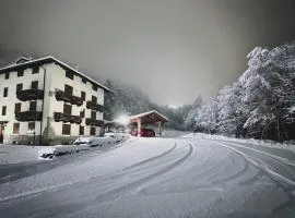 Cervinia House - Alpine Apartments & Chalet