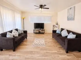 Bright & Cozy Modern Space Near Downtown