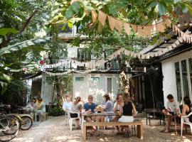 The Yard Bangkok Hostel, hotel i Bangkok