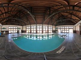 Coratel Plus Suites by Jasper Black River Falls, Hotel in Black River Falls