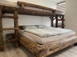 Moderní apartmán Krupka pro 4 - klidná lokalita u Krušných hor