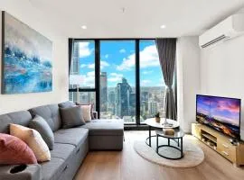 Lvl 44 Skyline Escape 2B1B with Incredible City Views