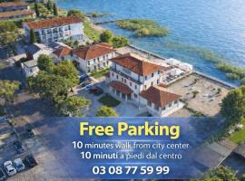 Hotel Villa Trieste, хотел в Сирмионе