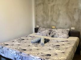 jbsurf House, hotel a Catagnan