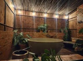 Bushbaby Cottage with Tickle Tub in Hartbeespoort