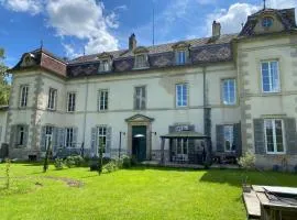 Entire Apartment in an 18th-Century Castle with Private Garden