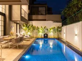 Lindsay Manor Santo Sovrano 4BHK Heated Pool