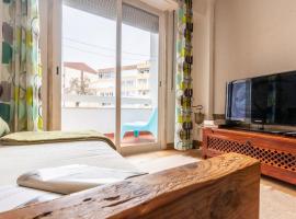 2 Bedroom Apartment in Oeiras Near Beach Easy Access Lisbon Cascais, hotel din Oeiras