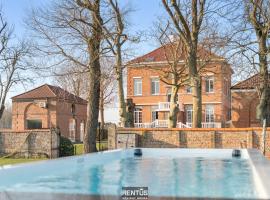 Maison Le Petit Château - luxury former monastery with pool, hotel a Middelkerke