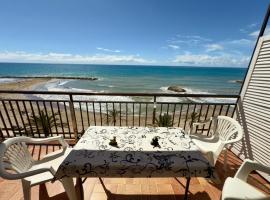 ApartEasy - Cunit Apartment with sea view and balcony, hotel em Cunit