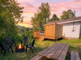 Relaxing Chalet Getaway with Spa Fireplace & BBQ