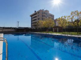 Apartamento Medrano piscina aire acondicionado a 5 minutos del centro en coche ideal para mascotas, място за настаняване на самообслужване в Логроньо