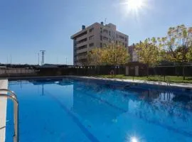 Apartamento Medrano PISCINA AIRE ACONDICIONADO terraza y 5 minutos del centro en coche ideal para mascotas